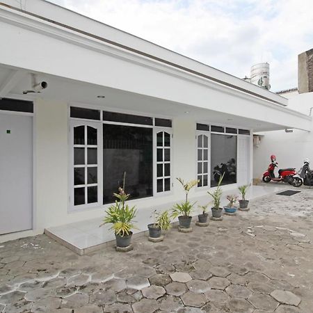 Reddoorz Near Terminal Tirtonadi Hotel Surakarta  Ngoại thất bức ảnh
