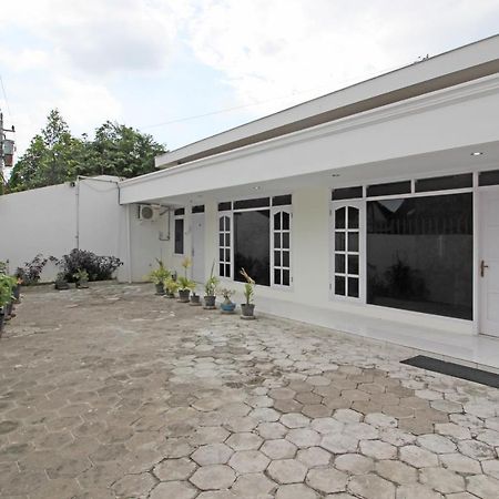 Reddoorz Near Terminal Tirtonadi Hotel Surakarta  Ngoại thất bức ảnh