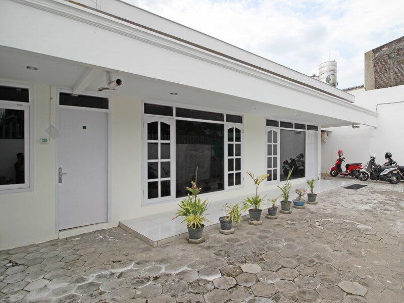 Reddoorz Near Terminal Tirtonadi Hotel Surakarta  Ngoại thất bức ảnh