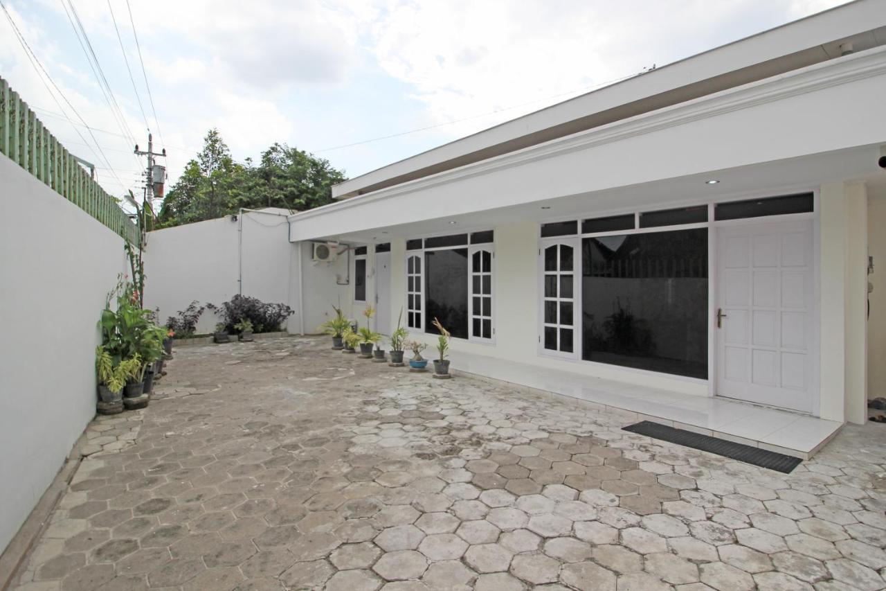Reddoorz Near Terminal Tirtonadi Hotel Surakarta  Ngoại thất bức ảnh