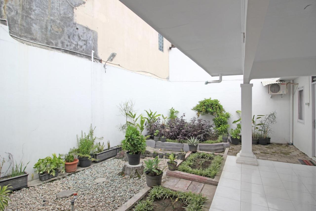 Reddoorz Near Terminal Tirtonadi Hotel Surakarta  Ngoại thất bức ảnh